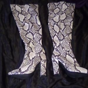 BAMBOO Snakeskin Pattern Heeled Boots